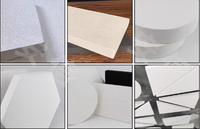 Panneau carré de laine de verre d'isolation acoustique de conception moderne 120kg/m3 carreaux de plafond d'isolation thermique insonorisés ignifuges imperméables