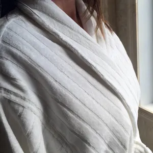 Peignoir de spa d'hôtel blanc, broderie personnalisée du logo, peignoirs en coton éponge velours rayé unisexe/peignoirs côtelés pour hommes et femmes - Product Image 4