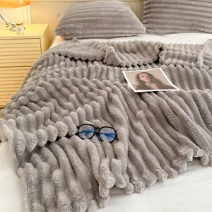 カスタムロゴ低MOQ暖かいソフトスローブランケット極厚ベッドソファフリースはギフトとして毛皮の毛布を飾る