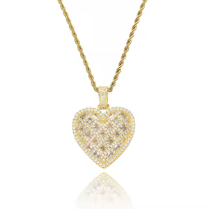 Collier de luxe unisexe en argent sterling 925 plaqué or avec pendentif en forme de cœur et diamant moissanite taillé - Product Image 2