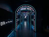 Cortina personalizada de fabricación de China para interiores, pantalla de luz Led enrollada, pantallas de vídeo, Flexible y suave