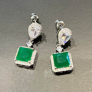 Orecchini Geometrici a Goccia con Zirconia Cubica per Donne, Eleganti Gioielli Lunghi alla Moda - Product Image 2