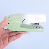 Agrafeuse manuelle portable en plastique à dégradé de couleurs pour le bureau, reliure de documents, agrafeuse rotative à couture centrale, économiseur de travail