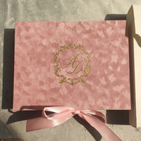 Caixa de Convite de Casamento Luxuosa em Veludo Rosa com Estampa em Folha de Ouro, Logotipo Personalizado, Franja, Papelaria Elegante para Noivado e Gala