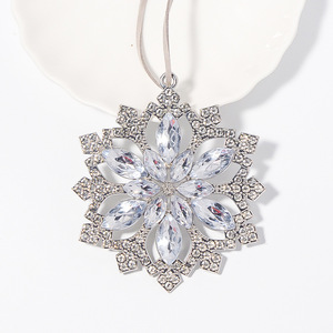 DIY Christmas tree decorations: sparkly, openwork snowflake Christmas baubles and window display ornaments - Product Image 5