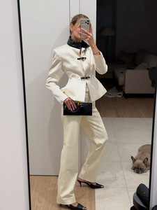 <span class=keywords><strong>Blazer</strong></span> Elegante da Donna Autunno Inverno 2026 in Raso con Collo Alto, Spalle Imbottite, Blocchi di Colore e Vita Stretta per Ufficio - Product Image 4