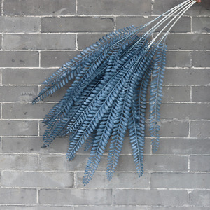 Fleurs artificielles en plastique Xinchengzhi à cinq branches, style herbe perlée, pour décorations de mariage intérieures et extérieures - Product Image 2