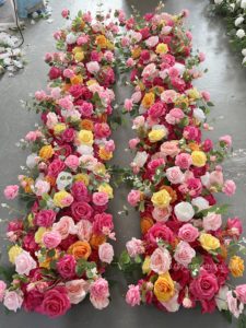 Camino de Mesa de Flores Artificiales de Seda en Degradado Rosa Intenso |   Creador de Ambiente Moderno de Alta Calidad para Escenas de Boda - Product Image 6