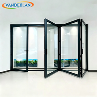 Porte pliante multi-panneaux en aluminium : Créez un passage large et sans obstacle pour l'entrée d'une grande maison familiale