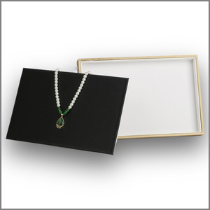 Plateau de présentation de bijoux 40 positions, plateau à bracelets en cuir brossé blanc à bords dorés, plateau monobloc pour bagues, colliers et pendentifs - Product Image 3