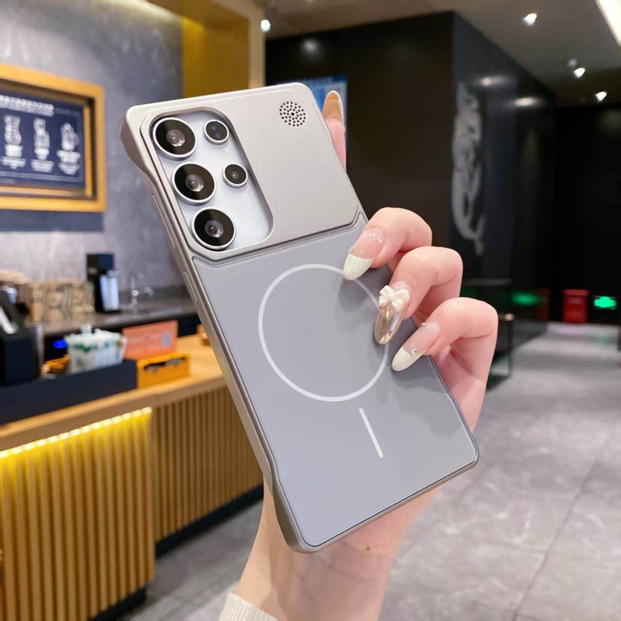 สีเทาเข้ม