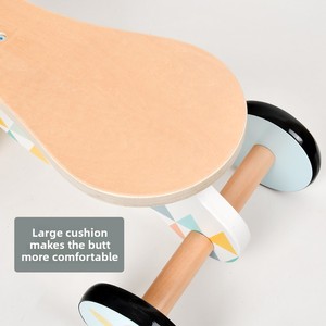 Nouveau jouet à roulettes classique sur le thème de l'ours, avec un design stable à quatre roues et un siège confortable, trottinette de développement précoce pour les tout-petits - Product Image 5