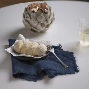 Serviettes brodées en lin 100% faites à la main de qualité inégalée serviettes jetables en tissu de salle à manger en gros disponibles - Product Image 1