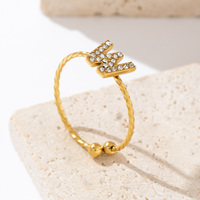 Nouvelle Collection Chine : Bague de Luxe en Acier Inoxydable Plaqué Or 18 carats avec 26 Lettres, Petite Bague Cercle pour Femme