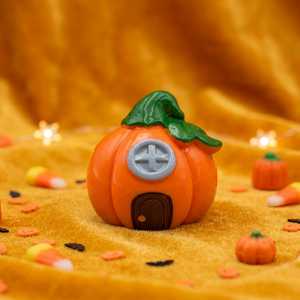 Brillo Labial Casa de Hadas Calabaza Naranja con Tallo Verde, Recuerdo de Fiesta de Halloween, Paquete de Regalo, MOQ Bajo - Product Image 1