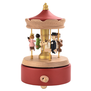 Carillon a manovella in legno massello a forma di giostra con melodia di Buon Compleanno per regali per bambini - Product Image 1
