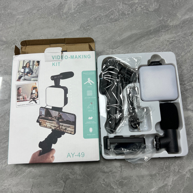Hot Sales Vlogging Microphone Tripod Vlogging Kit Smartphone Vlog LED Light Live Streaming Microphone Video Making Kit Ay-49