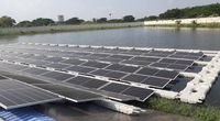 Système solaire flottant pour lac océan énergie solaire HDPE ponton flottant maison lac flotteur système d'énergie solaire