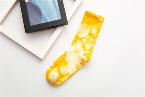 Chaussettes sportives transparentes à dégradé de couleurs pastel, effet tie-dye, pour femmes, usage quotidien - Product Image 2
