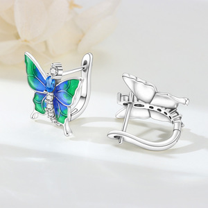 Los pendientes de mariposa azul verdoso son el regalo perfecto para una niña, y también una opción ideal para un regalo de aniversario o cumpleaños. - Product Image 6