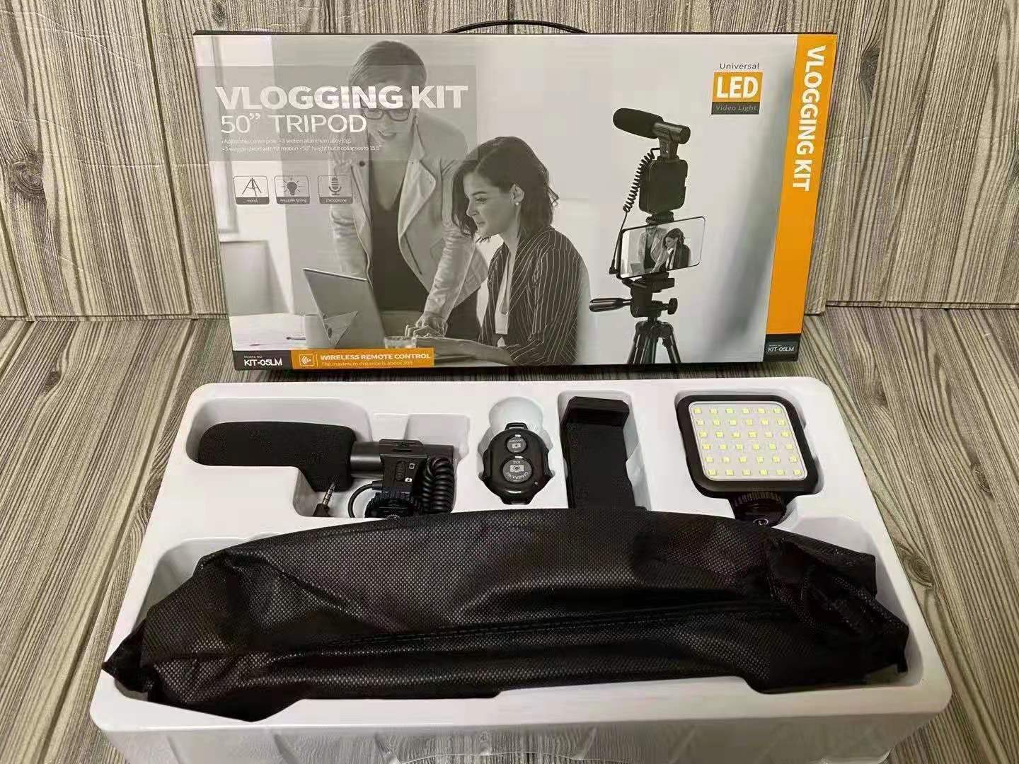 KIT-05LM Smartphone Vlogging Kit Video Recording Equipment with Tripod Fill Light Shutter for Camera Phone Youtube Tiktok live