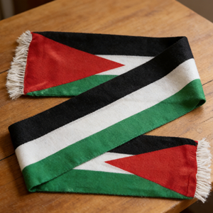 Bandera Fotográfica Personalizada con Diseño de la Bandera de la Libertad Revolucionaria Siria, Hecha de Seda de Poliéster de Alta Calidad - Product Image 2