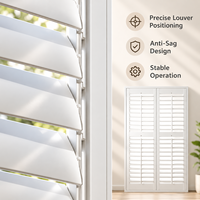 Volets en bois massif blanc, blanc chaud, beige, à deux panneaux, à persiennes, pour salon moderne et fenêtre en baie