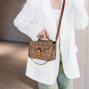 กระเป๋าถือทรงสี่เหลี่ยมสำหรับสุภาพสตรี บุด้วยเส้นใยโพลีเอสเตอร์ พร้อมตกแต่งด้วยโซ่ ราคา 226 - Product Image 3