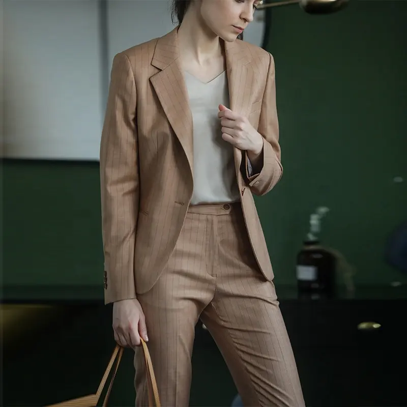 Um botão 100% lã marrom personalizado alfaiate trajes de negócios para jovens mulheres escritório