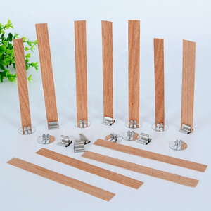 Mèches de bougies plates en <span class=keywords><strong>bois</strong></span> avec pinces et base adhésive, pour bougies crépitantes sans fumée, fournitures de fabrication de bougies DIY, prix de gros usine - Product Image 1