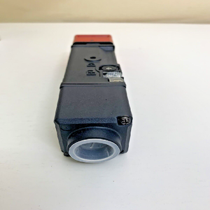 สวิตช์ล็อคประตูนิรภัย Plc NIB STI รุ่น D4SL-N3PDG-D - Product Image 1