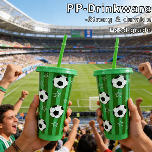 Botella <span class=keywords><strong>de</strong></span> Plástico PP con Diseño <span class=keywords><strong>de</strong></span> Fútbol y Tapa, Vaso Desechable para Partidos <span class=keywords><strong>de</strong></span> Fútbol, Estadios y Uso en Exteriores - Product Image 1