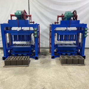 Machine semi-automatique à bas <span class=keywords><strong>prix</strong></span> pour la fabrication <span class=keywords><strong>de</strong></span> pavés en béton, <span class=keywords><strong>de</strong></span> blocs creux en <span class=keywords><strong>ciment</strong></span> et <span class=keywords><strong>de</strong></span> briques en plastique - Product Image 2