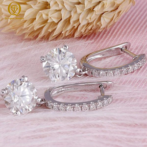 Pendientes de Lujo Discretos con Diamante Cultivado en Laboratorio de Color D y Claridad VVS con Certificado IGI, Oro Blanco de 18K, Personalizados para Uso Diario - Product Image 2