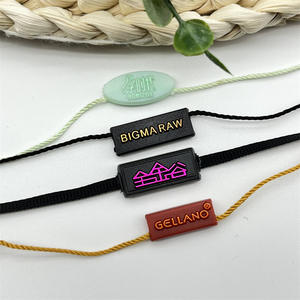 Étiquette suspendue Corde en plastique Logo gaufré Étiquettes volantes permanentes pour vêtements Fil d'étanchéité Soie Logo personnalisé Chaîne d'étiquettes volantes - Product Image 3