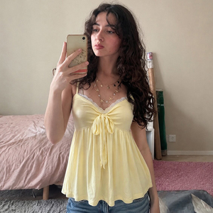 Débardeur en tricot jaune pour femme avec dentelle, col en V, mignon et élégant, avec logo sur le devant, dos nu, sans manches, idéal pour l'été - Product Image 2