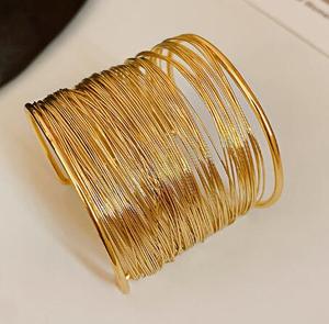 Nouveauté 2024 Bijoux de mode <span class=keywords><strong>Bracelet</strong></span> ouvert en métal minimaliste et cool <span class=keywords><strong>Bracelet</strong></span> exagéré <span class=keywords><strong>Bracelet</strong></span> jonc plaqué or - Product Image 3