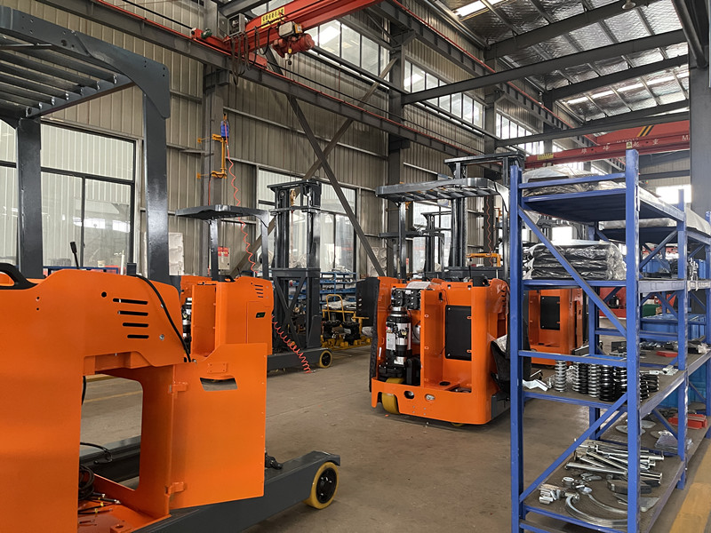 1T 1.5T Stand On 3 Direction Forklift Pallet Stacker Electric For Warehouse