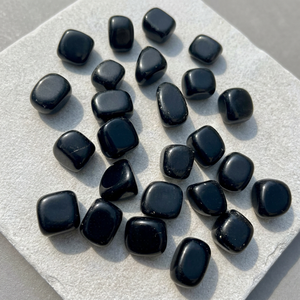 Piedra de obsidiana negra pulida con runas, piedras de obsidiana negra pulida de forma libre, piedra preciosa para decoración del hogar con Feng Shui - Product Image 4