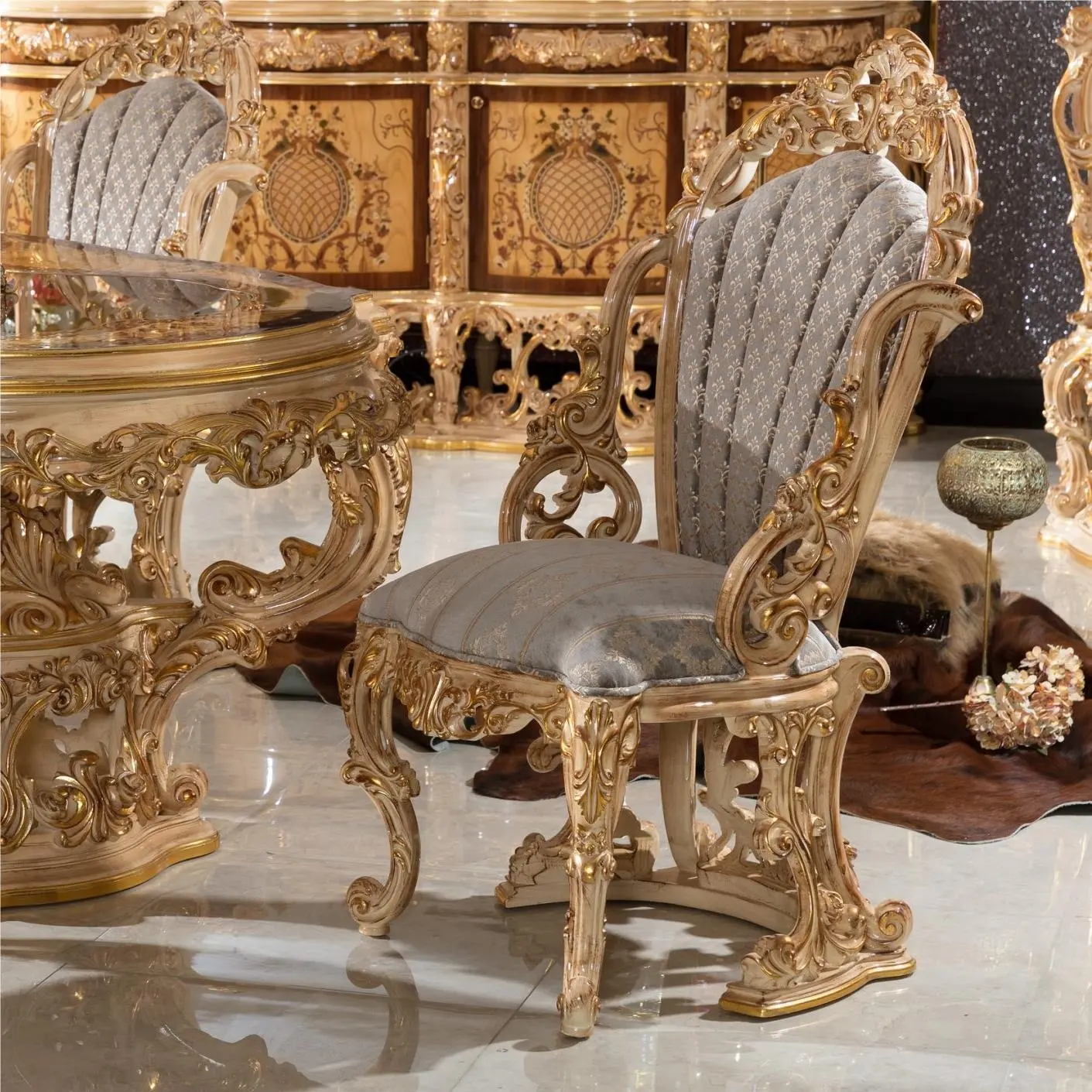 Chaise de salle à manger rembourrée de Style italien, cadre sculpté à la main, tissu peint en or, 100%