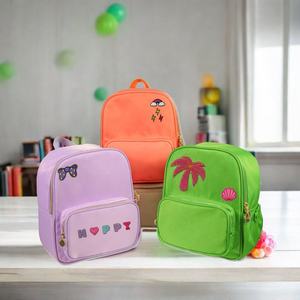 Vente en gros Sacs à dos d'école avec fermeture éclair en nylon Oxford et polyester étanches de grande capacité avec logo personnalisé coloré - Product Image 1