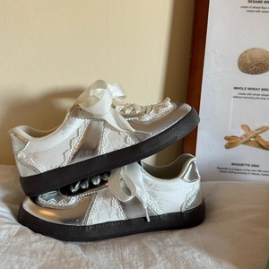 Scarpe da Ginnastica Stile Balletto per Donna, Design con Lacci Argentati e Fiocco in Raso, Sneakers Leggere e Casual - Product Image 5