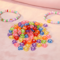 Perles plates en acrylique multicolores, lettres anglaises A-Z, taillées Asscher, pour la fabrication de colliers éducatifs pour enfants (100)