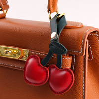 Porte-clés en cuir style campagnard européen et américain, pendentif cerise pour sac