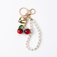 Nouveau porte-clés cerise pour femme avec breloques fruitées, perles et décorations en forme de cœur, pendentifs 3D de luxe pour sacs à main et voitures, cadeau de Saint-Valentin