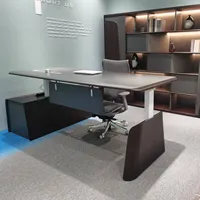 Muebles de diseño de lujo de empresa Boss, mesa de oficina ejecutiva de alta tecnología motorizada con altura inteligente y armario trasero