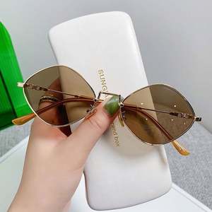 ビンテージ金属フレームシェードメガネ楕円形サングラスHdサンシェードUv不規則な猫アイウェアLentes De Sol - Product Image 3