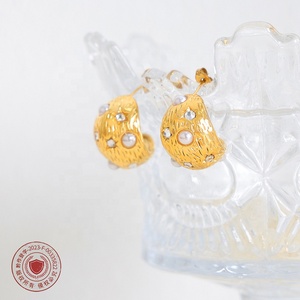 Style exagéré titane acier clous <span class=keywords><strong>d</strong></span>'<span class=keywords><strong>oreille</strong></span> luxe élégant or argent boucles <span class=keywords><strong>d</strong></span>'oreilles incrusté <span class=keywords><strong>perle</strong></span> Grain boucles <span class=keywords><strong>d</strong></span>'oreilles goujon pour les filles - Product Image 6