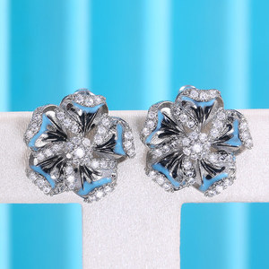 Orecchini a Perno con Fiori e Foglie in Resina Colorata per Donne, Accessorio Creativo e alla Moda per Feste, Idea Regalo - Product Image 3