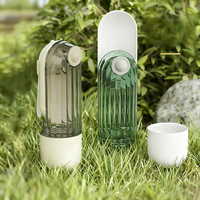 Bouteille d'eau portable pour animaux de compagnie avec distributeur 380ML Tasse de voyage pour animaux de compagnie Distributeur d'eau pour chien et chat Conception pliable à deux mains Boisson en plein air
